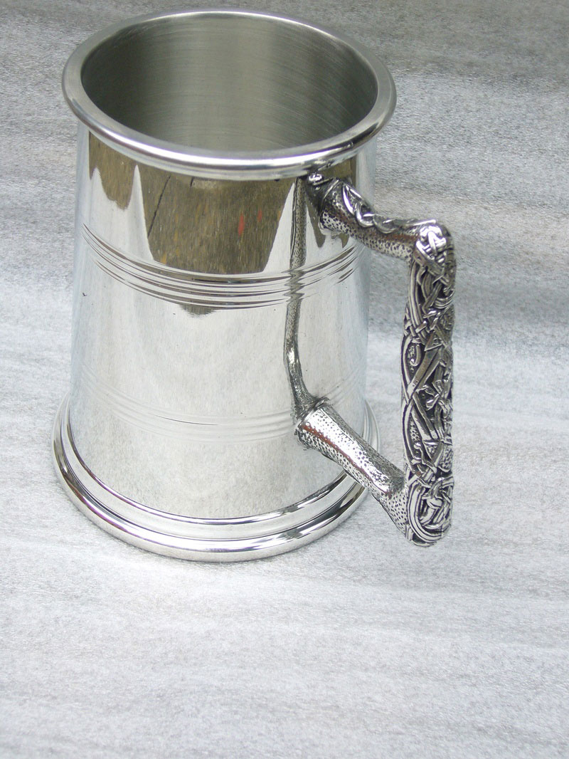 1 Pint Pewter Tankard with Celtic Design Handle (Icovalauna) (T004)